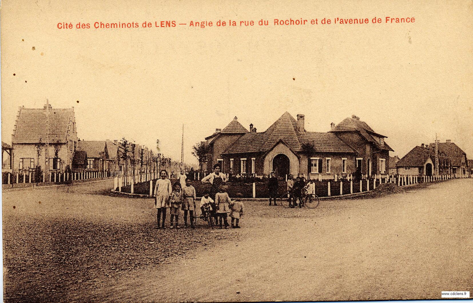 Angle de la rue du Rochoir et de l'avenue de France